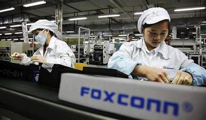 photo of Trump to meet with Foxconn chairman Terry Gou, report says image