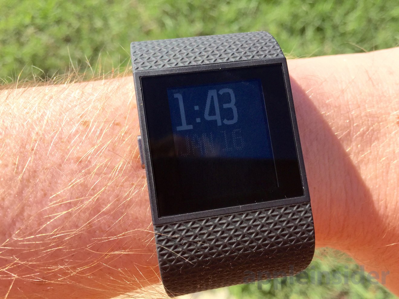 fitbit surge brighter screen