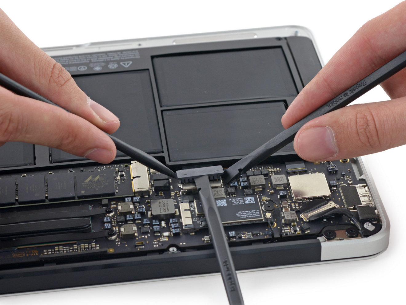 Ремонт macbook air. MACBOOK Air m1 IFIXIT. MACBOOK Air 13 2015 аккумулятор. MACBOOK Air 13 a2179 IFIXIT. MACBOOK Pro m1 IFIXIT.