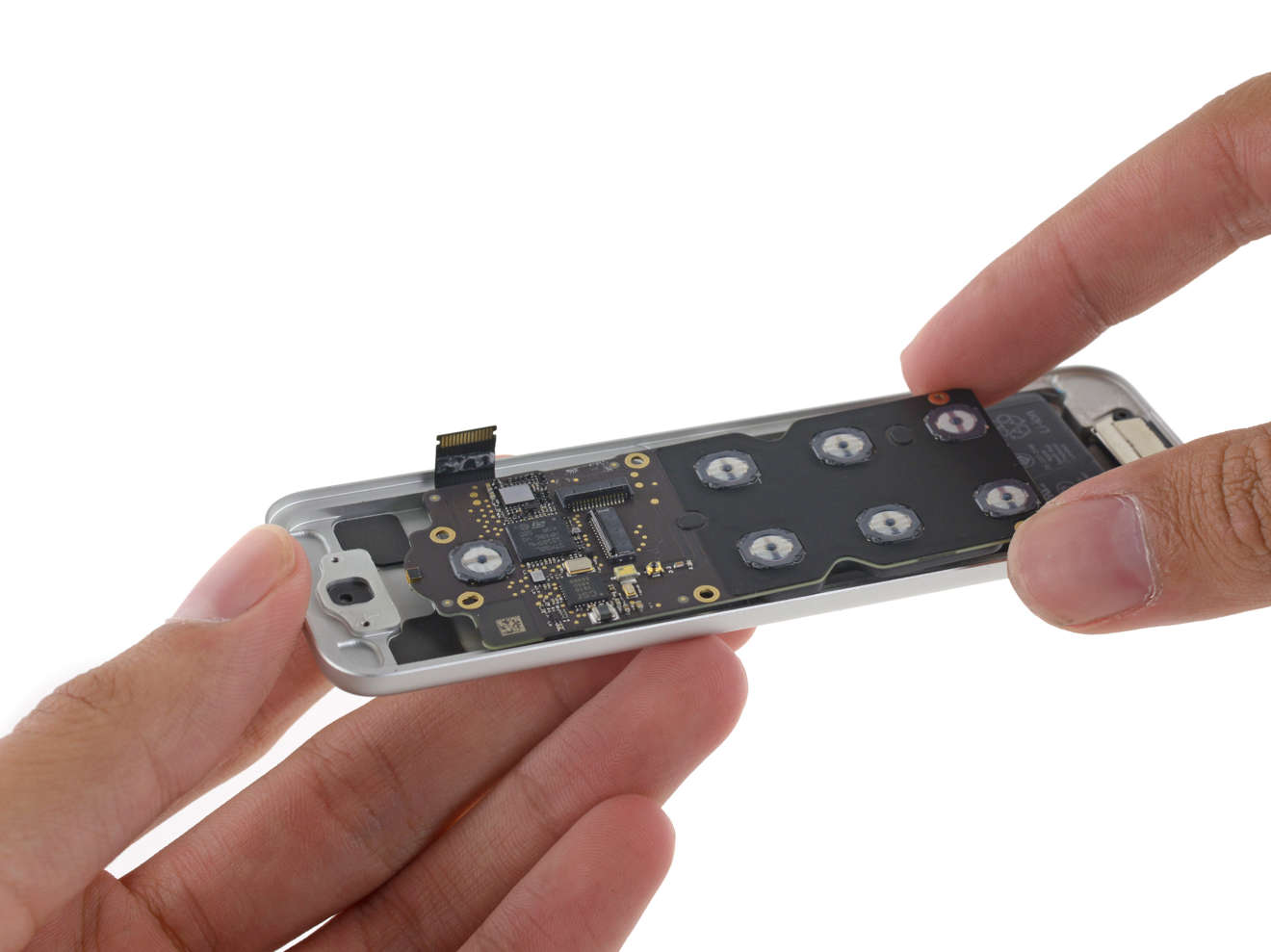 Terapia leopardo disculpa Teardown of Apple TV Siri Remote finds same touch controller as iPhone 5s &  iPad Air | AppleInsider