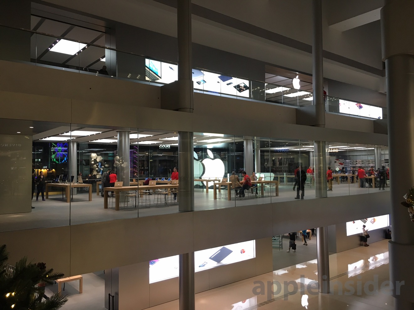 Third floor opens at IFC Mall Apple Store in Hong Kong | AppleInsider