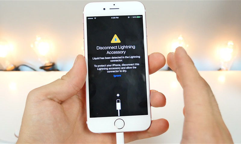 liquid detected in lightning connector iphone