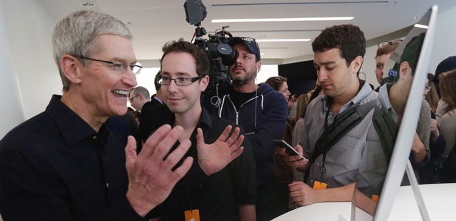 Tim Cook email response tells sender to 'stay tuned' for Mac refresh