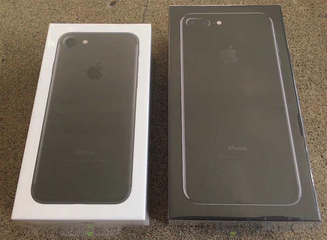 Black & Jet Black: Unboxing the new iPhone 7, iPhone 7 Plus with Lightning headphones AppleInsider