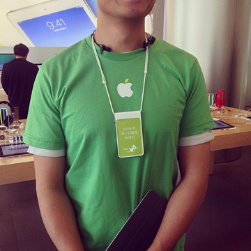 apple store employee uniform