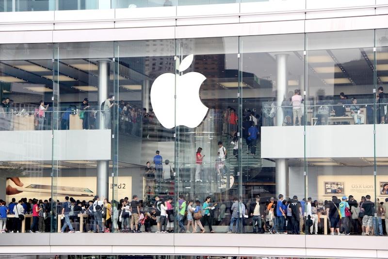 Hundreds queue up for the re-opening of the Apple store at Stanford mall –  The Mercury News