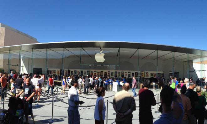 Apple Store Located at the Open Air Stanford Shopping Center