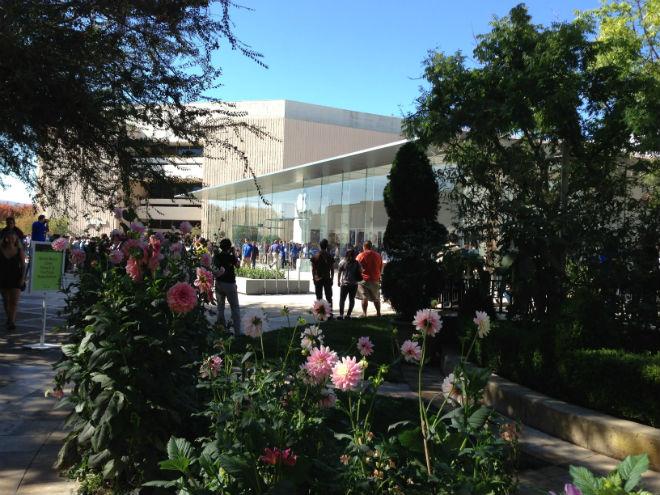 Gallery of Stanford Apple Store / Bohlin Cywinski Jackson - 5