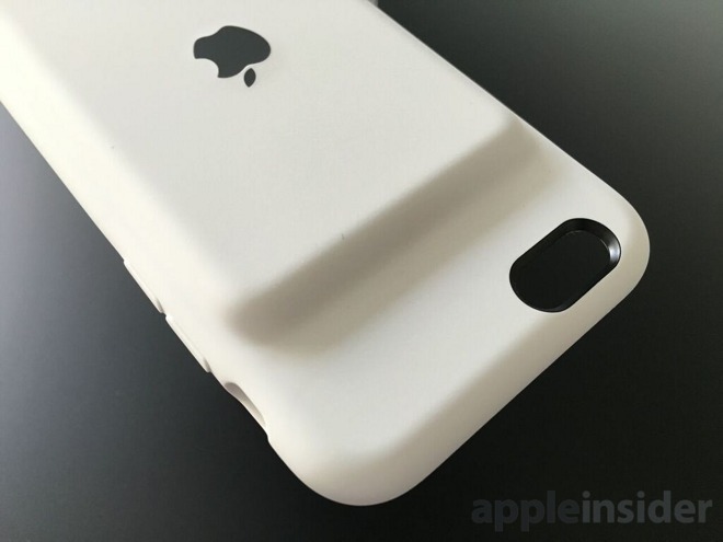The original Apple Smart Battery Case's prominent battery hump