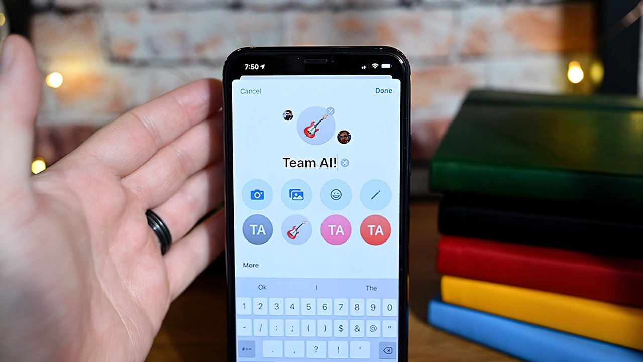 Setting a custom name for a group chat in iOS 14