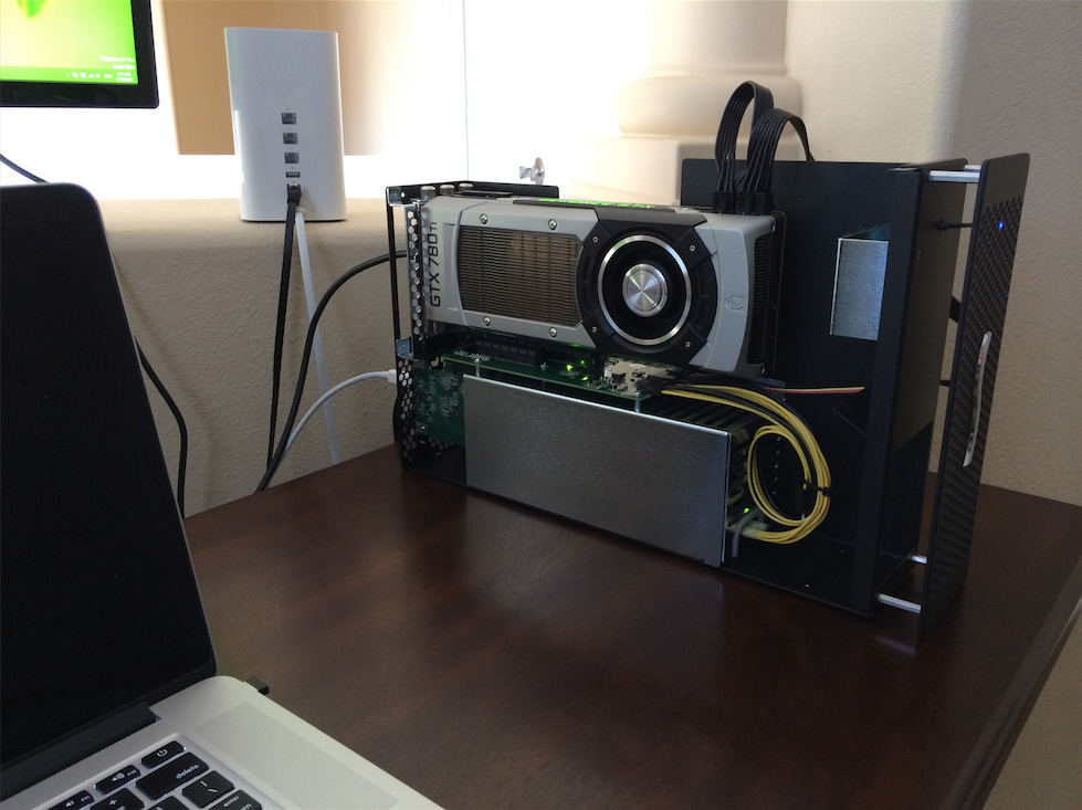 Внешняя видеокарта. EGPU Thunderbolt 2. Макбук с внешней видеокартой. Внешняя видеокарта для ноутбука Thunderbolt. Внешняя видеокарта для макбука.