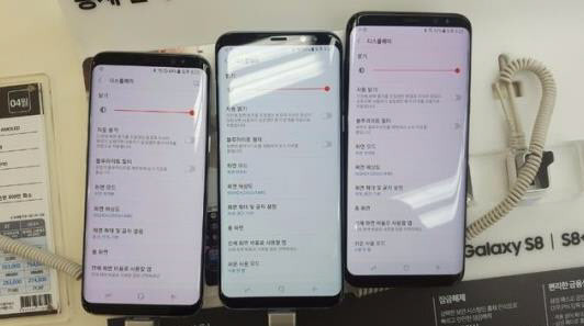 Galaxy S8の画面が赤く染まるサムスンの修正により、ユーザーは自己調整が必要に