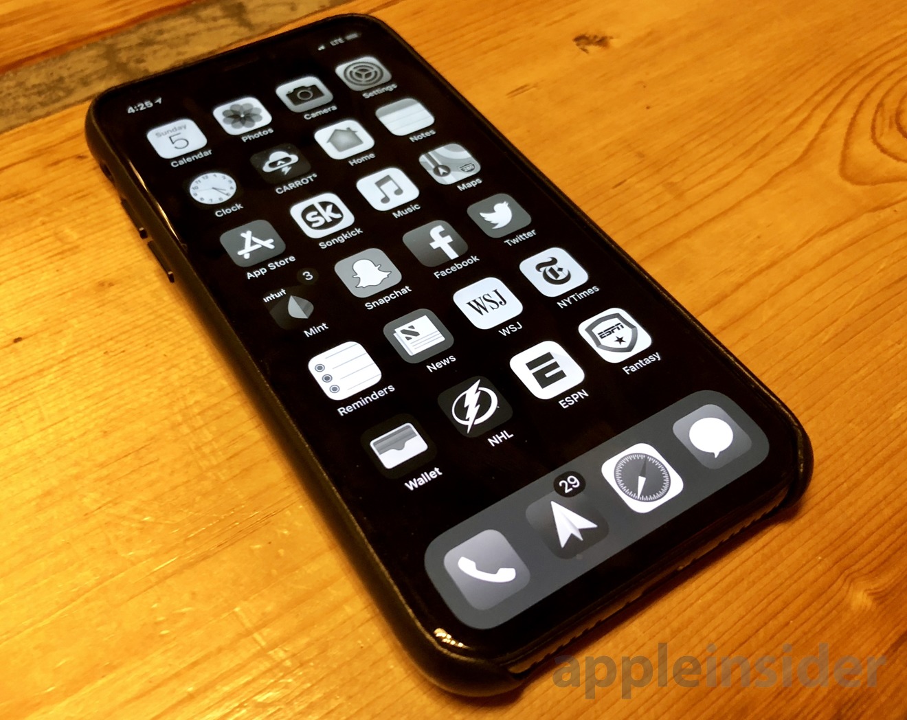 iPhone X tips: Maximize battery life with 'dark mode' inverted colors and  grayscale