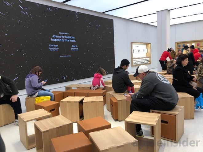 A time-lapse view of a week's work on the new Apple store