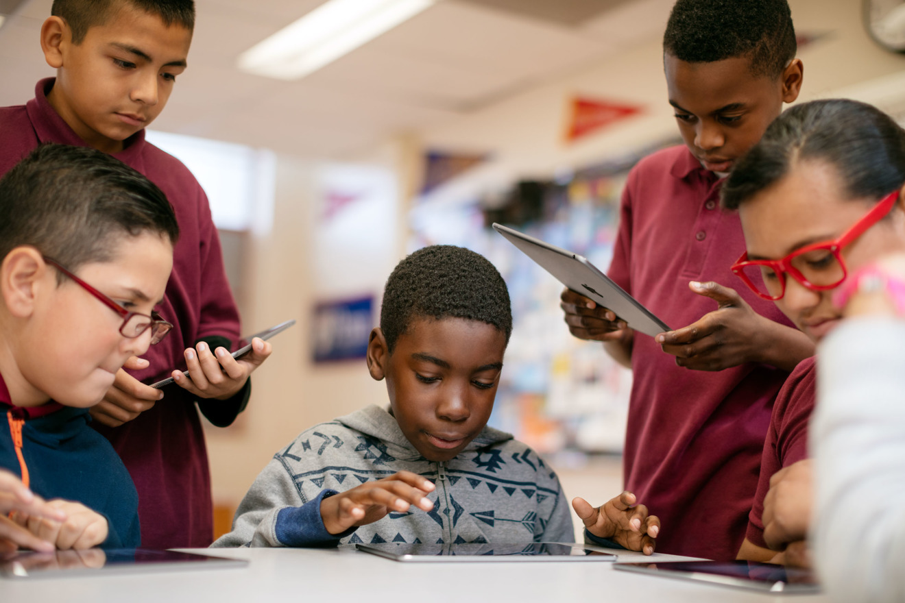 Apple giving. Students Mac.