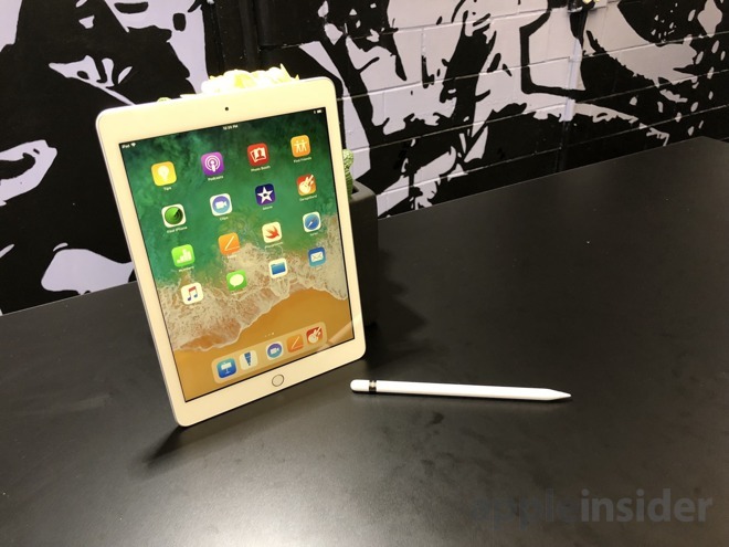 Compared: 2018 iPad with Apple Pencil support vs 2017 iPad and