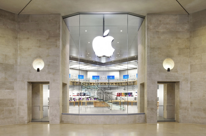 Apple Carrousel du Louvre