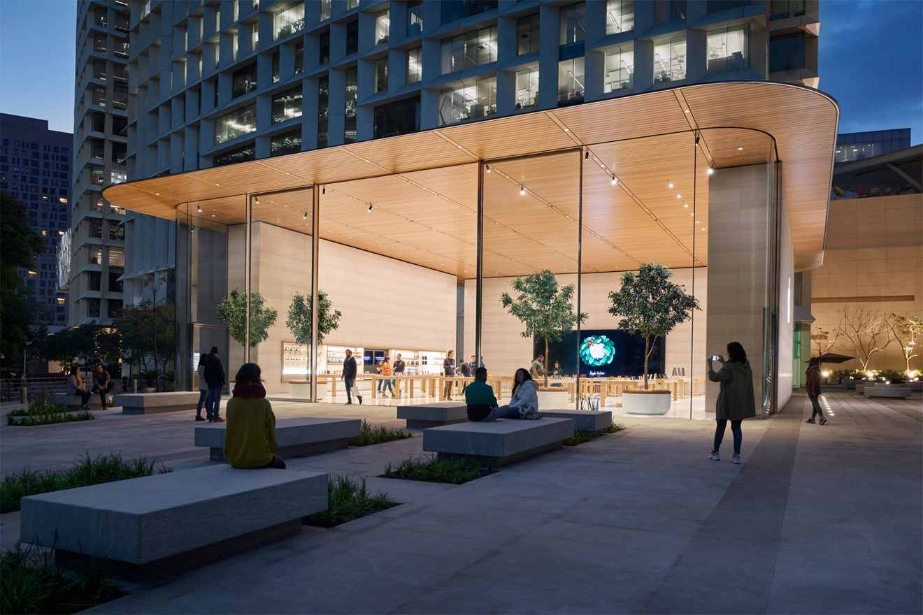 Apple Retail Store editorial image. Image of cellular - 89164755