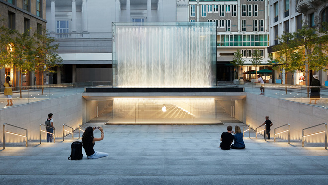 Apple Store Piazza in Milan