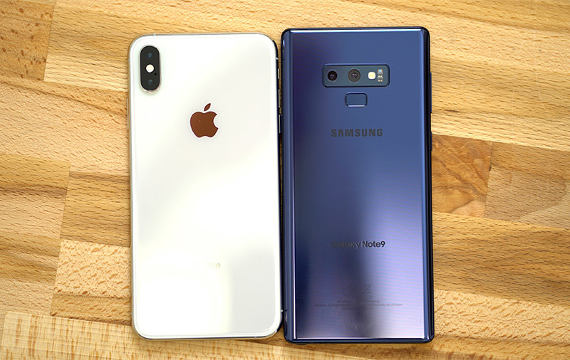 should i buy note 9 or iphone xs max