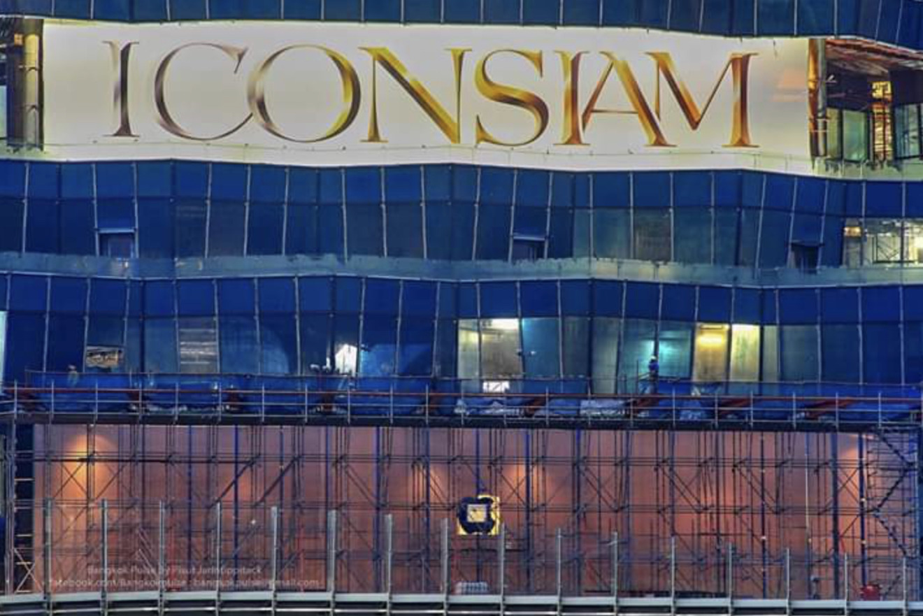 apple iconsiam' is the company's first store in thailand