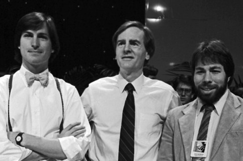 John Sculley (center)