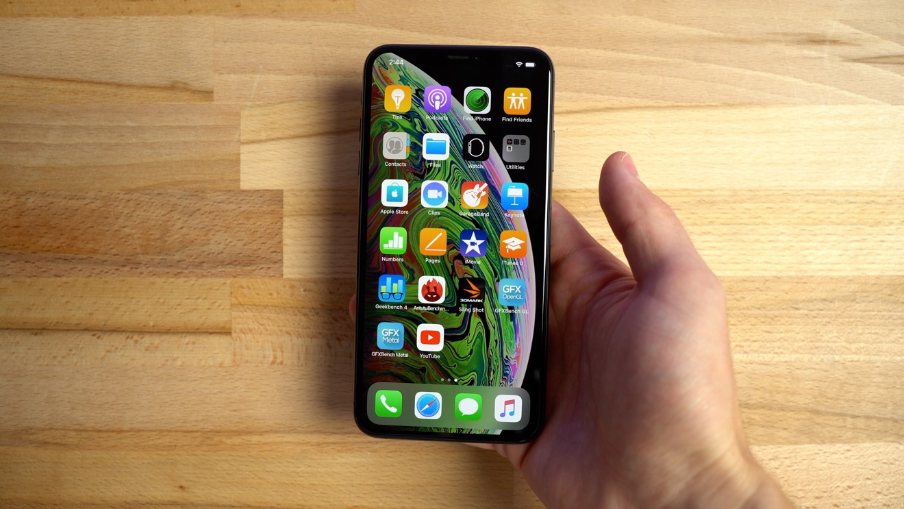 iphone xs hands