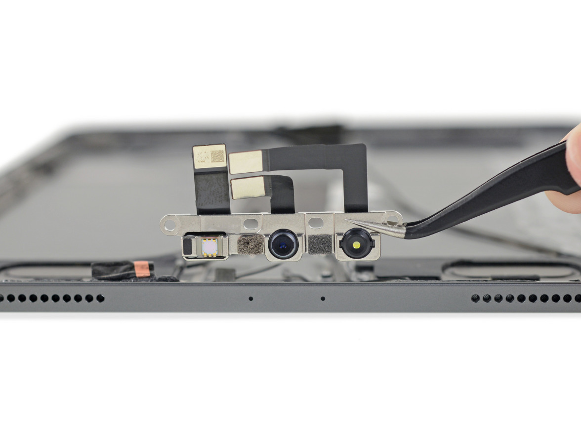 The 11-inch iPad Pro's modified TrueDepth camera array, via iFixit