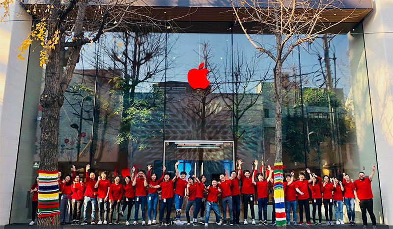 Apple turns (RED) to raise visibility for World AIDS Day - Apple (LV)