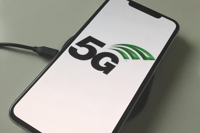 Mockup with 5G logo on an iPhone XS Max