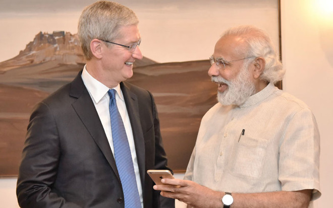 Apple CEO Tim Cook with India's Prime Minster Narendra Modi