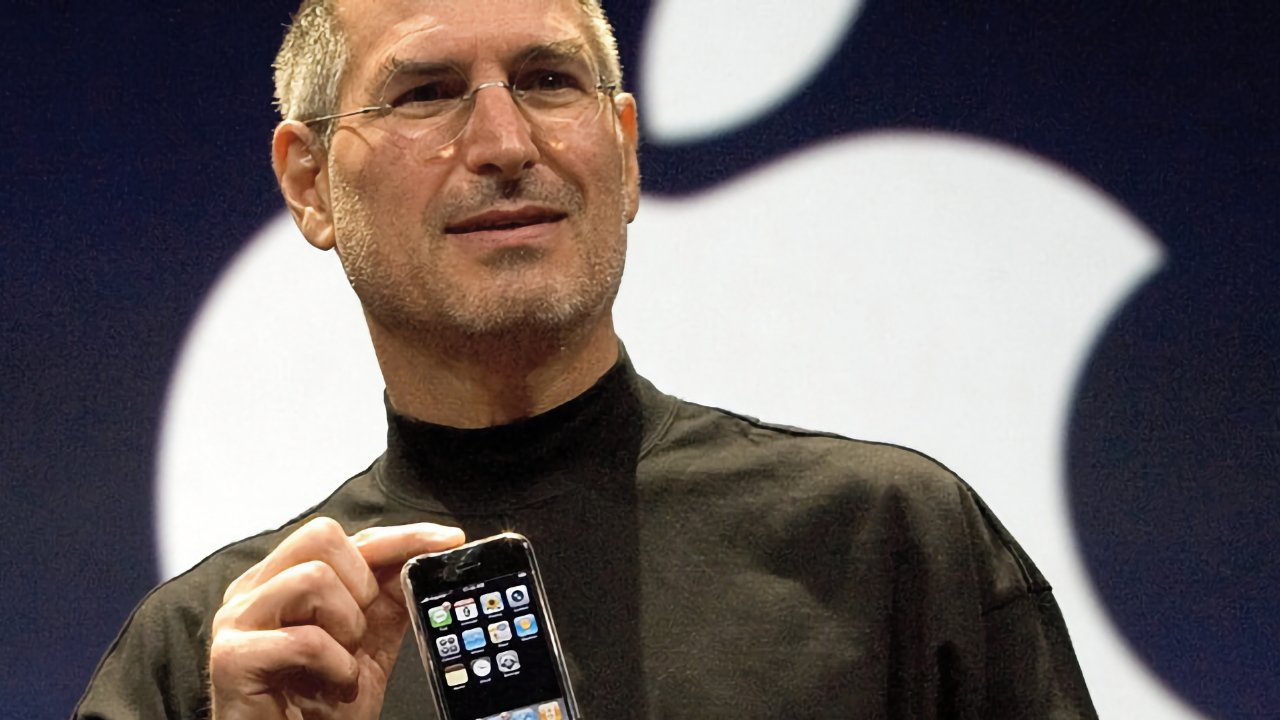 Steve Jobs with the original iPhone