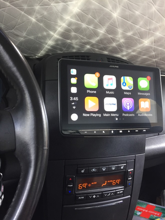 With the screen at its lowest, the center vents are blocked.