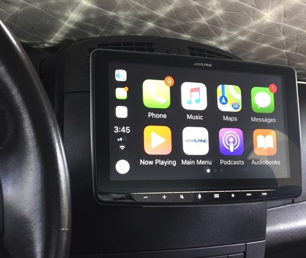 Alpine の新しい巨大な F309 CarPlay レシーバーを実際に使ってみよう