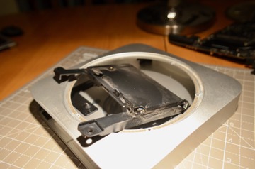 Extracting the drive assembly from the Mac mini