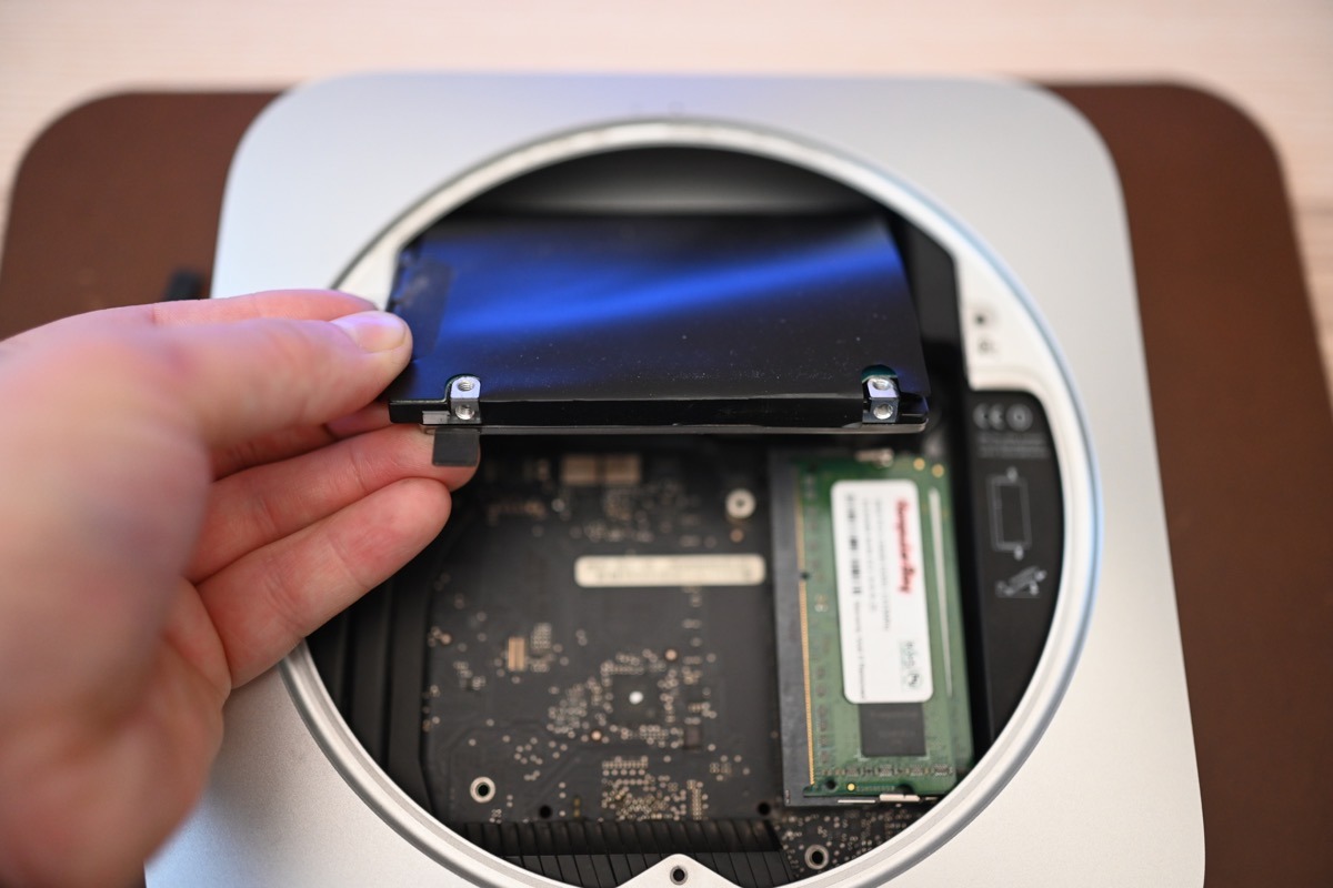 sensor Perder la paciencia Zapatos How to give your 2012 or 2014 Mac mini a performance boost by replacing the hard  drive with an SSD | AppleInsider