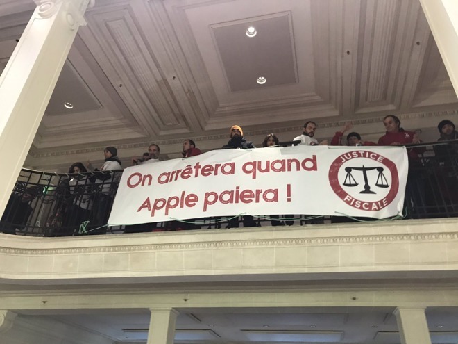 Protestors in an Apple Store in France campaigning for Apple to pay more tax