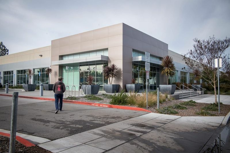 photo of Apple Sunnyvale office described as 'black site' with tenuous work conditions image