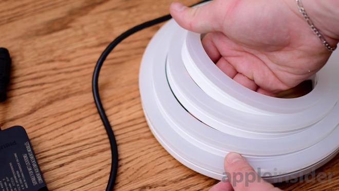År berømmelse Beskæftiget Review: Philips Hue Outdoor LightStrip brings more HomeKit lights to the  outside | AppleInsider