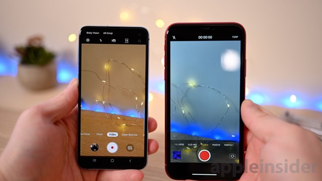 iPhone XR (right) Galaxy S10e (left)