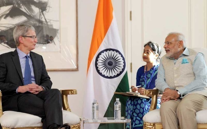 Apple CEO Tim Cook (left) meets with Indian Prime Minister Narendra Modi.