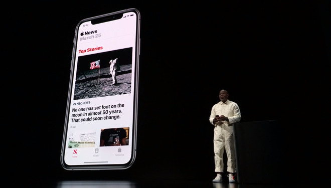 Apple's Wyatt Mitchell demonstrates Apple News+