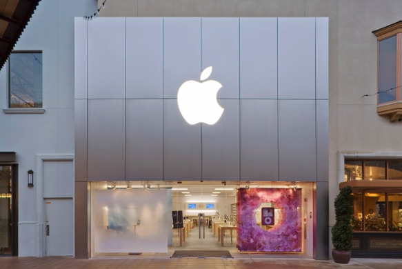 Apple's Bridgeport Village Store, Oregon. Some of the alleged fraud was perpetuated online but others involved visits to Oregon's three Apple Stores