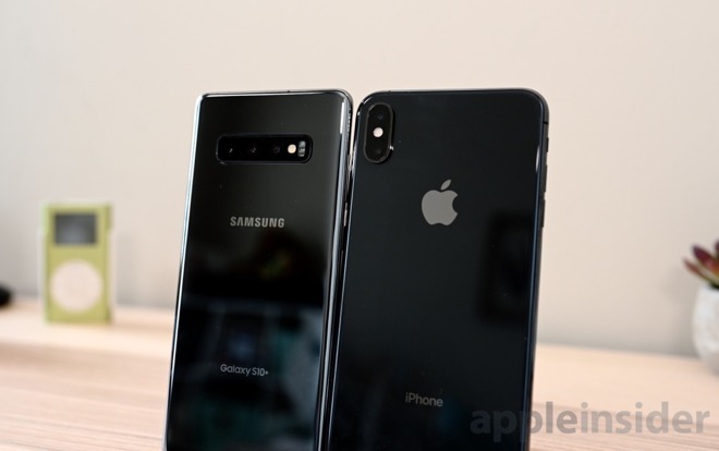 Samsung Galaxy S10+ (left) and the iPhone XS Max