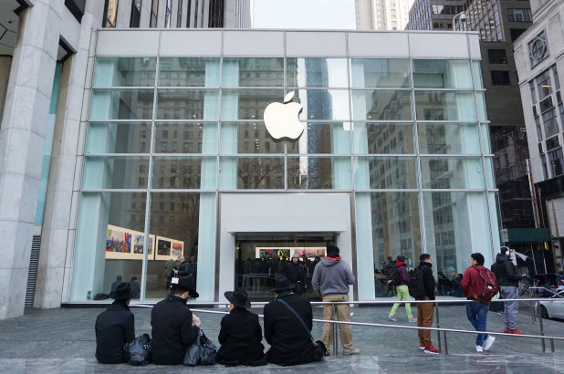 Temporary Fifth Avenue Apple store