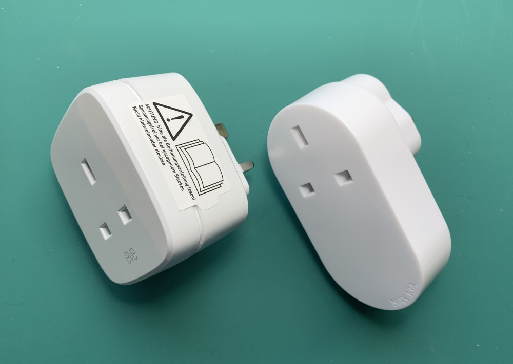 Ikea's outlet is comparatively slim. Shown here are the UK models of Eve Energy's smart plug (left) and Ikea's (right)