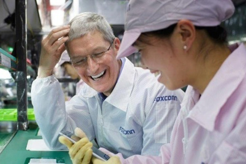 Tim Cook visiting a Foxconn plant in China