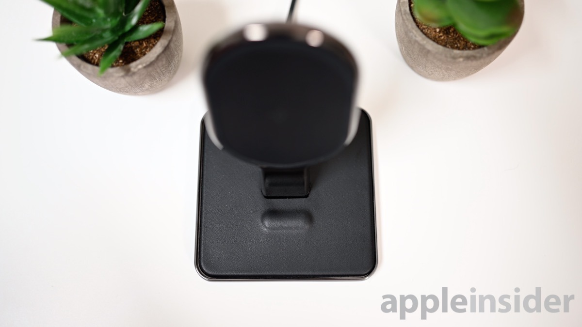 Twelve South HiRise Wireless has a leather pad