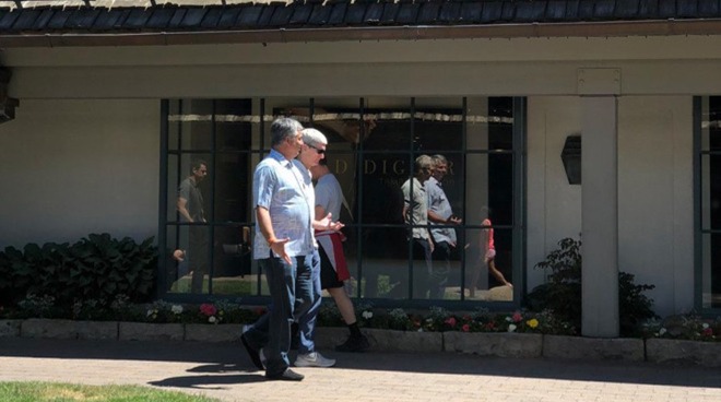 Apple's Tim Cook and Eddy Cue at Sun Valley 2018 (via Alex Heath/Twitter)