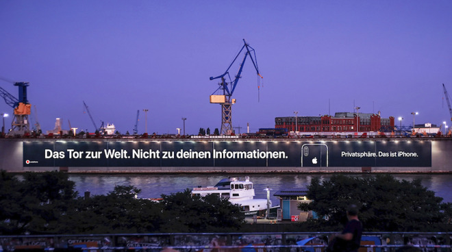 The 'Privacy. That's iPhone' ad in the Port of Hamburg (via Macerkopf)